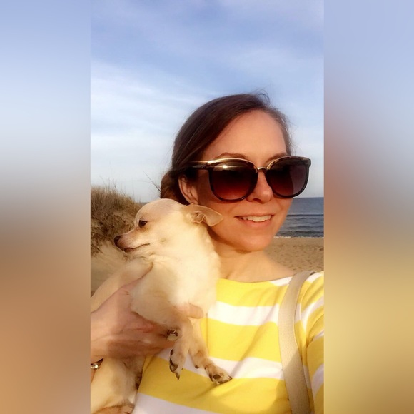 Meet your Posher, Dayna Jae and her personal assistant Tito’s “Bunny” Rabbit. - Picture 4 of 4